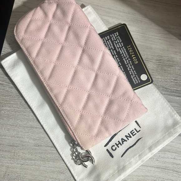 AUTHENTIC CHANEL PINK CLOTH MAKE UP BAG RARE Collectable piece Year - Picture 4 of 13